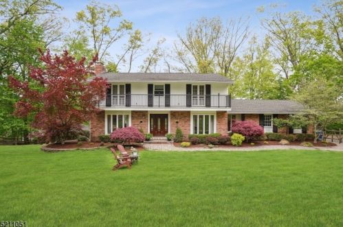 21 Hilltop Cir, Morristown, NJ 07960-6312