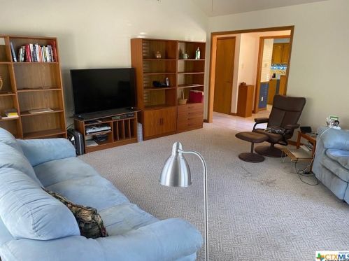 152 Gardenridge Dr, Seguin TX 78155-5277 exterior