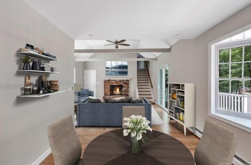8 Captains Watch, Huntington CT  06484-5914 exterior