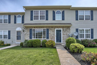 347 Pamela Ln, Lebanon, PA 17042-8946