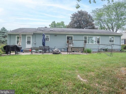 2106 Lyndell Dr, Lancaster PA  17601-5728 exterior