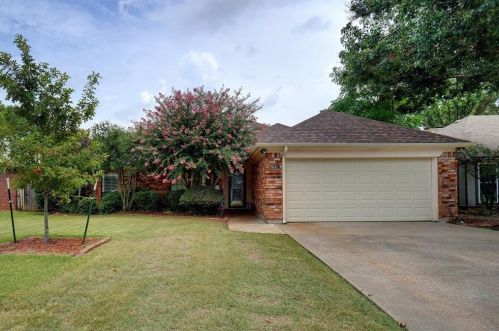 7605 Doris Ct, Fort Worth, TX 76182-4639