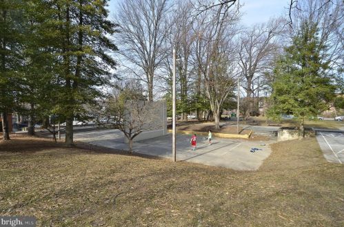 1221 Pinecrest Cir, Silver Spring MD 20910-1626 exterior