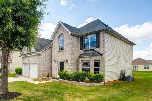 1921 Sawgrass Dr, Hampton, GA 30228-5309