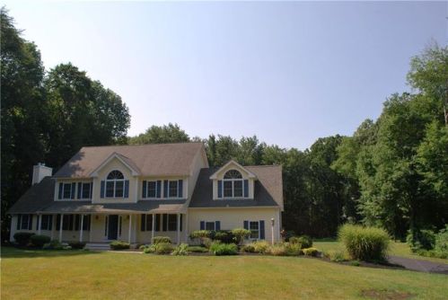 27 Lantern Rd, Lincoln, RI 02865-4704
