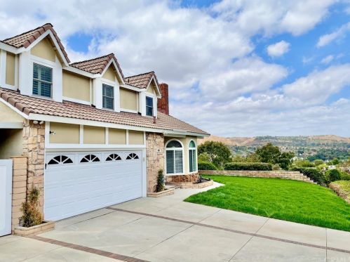 8505 Meadowridge St, Anaheim, CA 92808-1222
