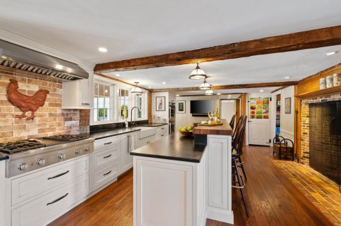 929 Main St, New London, NH 03257-6617