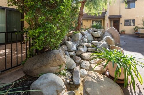 3130 Montrose Ave, Glendale CA 91214-3691 exterior