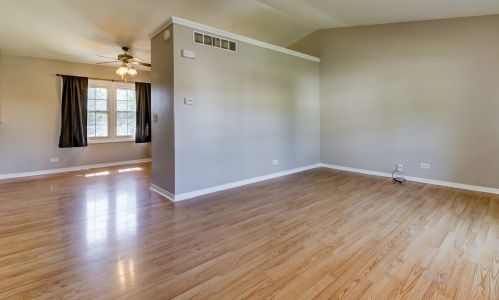 935 Mocassin Ct, Carol Stream, IL 60188-1335