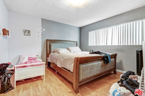 343 Riverdale Dr, Glendale CA  91204-2034 exterior