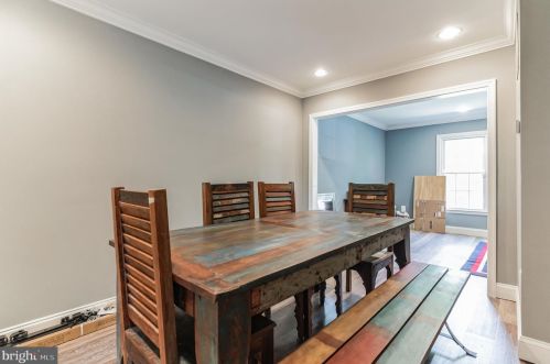 7318 Eggar Woods Ln, Springfield VA  22153-2012 exterior