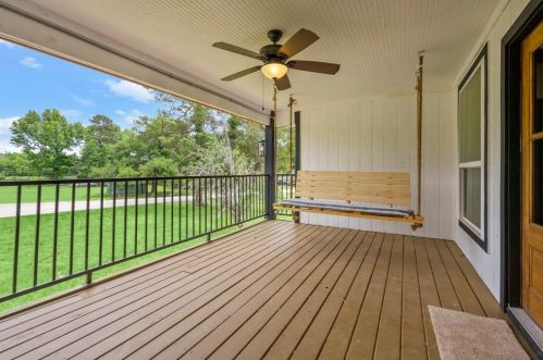 302 Brk Holw Dr, Conroe TX  77385-9107 exterior