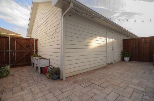 8017 Caladium Dr, Fort Worth, TX 76180-4747
