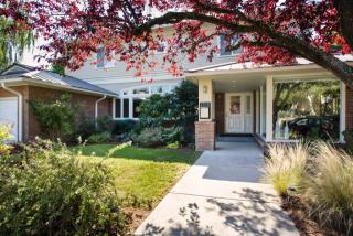 2518 Royal Ct, Seattle, WA 98112-2248
