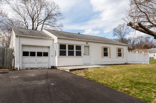 8 Jenna Rd, Wallingford, CT 06492-2906