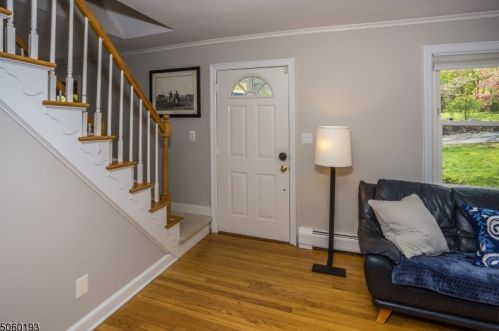 11 Long Hill Ln, Chatham Township, NJ 07928-1107