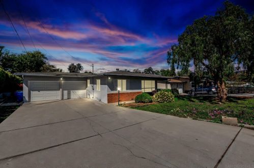 1018 Crescent Dr, Vista, CA 92084-6305