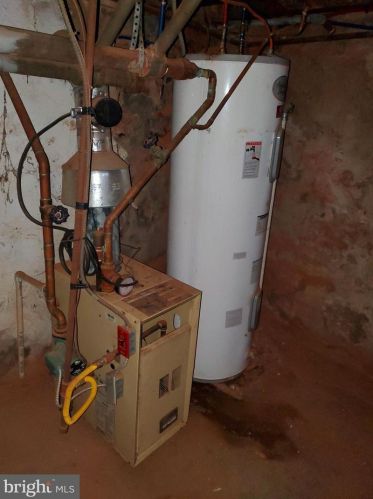 4647 Front St, Philadelphia PA 19106-2249 exterior