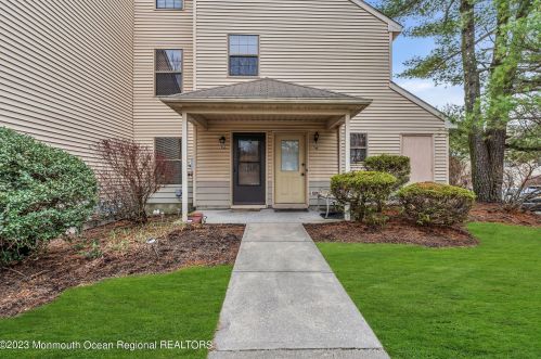 710 Ivy Ct, Jackson Twp, NJ 08527-4101