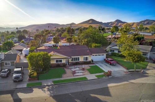 3367 Weatherford Ct, Simi Valley, CA 93063-1328