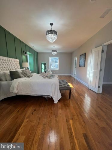 6805 11 St, Philadelphia PA 19147-1244 exterior