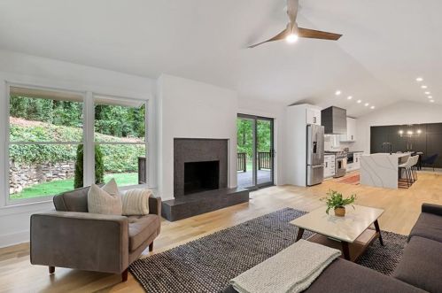 625 Bridgewater Dr, Atlanta GA  30328-2816 exterior