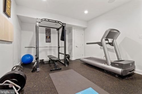 1500 Sandy Glenn Pl, Sandy Spring MD  20860-3007 exterior