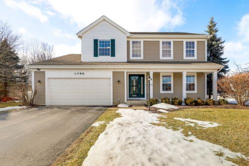 1098 Smithfield Ct, Gurnee, IL 60031-6119