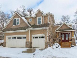 1890 Shorewood Ln, Orono, MN 55364-1315