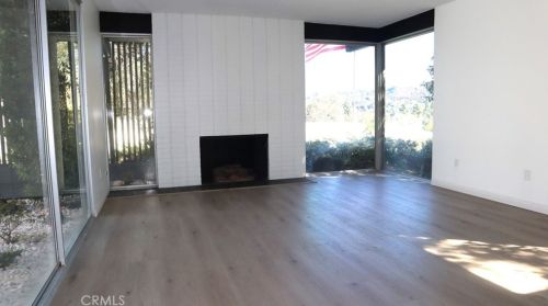 3345 Country Club Dr, Glendale CA  91208-1717 exterior