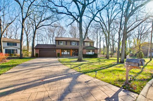 18 Reliance Ln, Half Day, IL 60069-3253