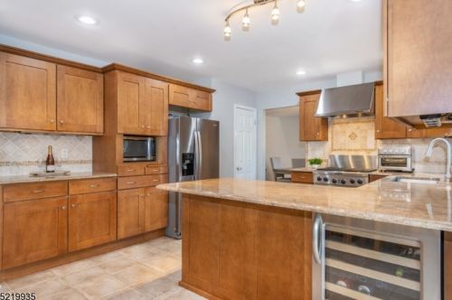 31 Drake Ct, Dover NJ  07869-4851 exterior