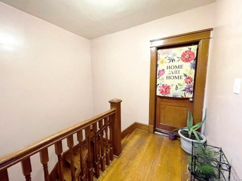 233 Robbins St, Waterbury, CT 06708-2721