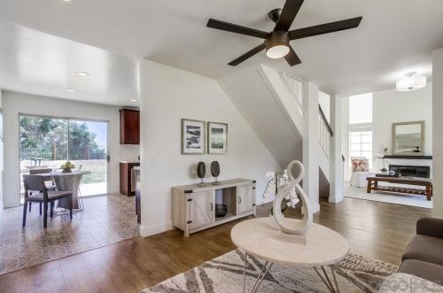 1376 Darwin Dr, Oceanside CA  92056-6618 exterior