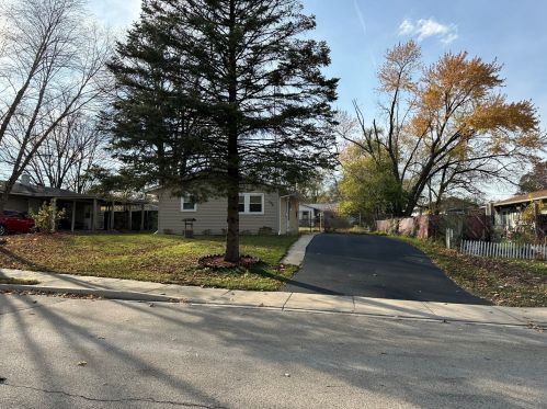 988 Berkley St, Carpentersville, IL 60110-1573
