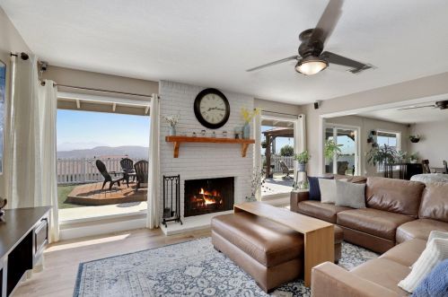 1725 Swallow Dr, El Cajon, CA 92020-1337