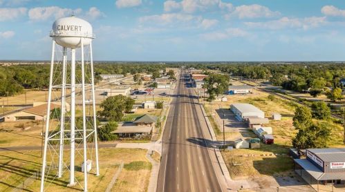 400 Texas St, Calvert, TX 77837-8051