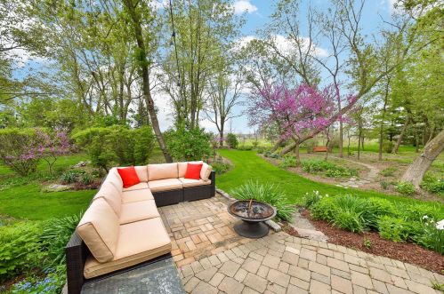 735 Ridgelawn Trl, Batavia IL  60510-8699 exterior
