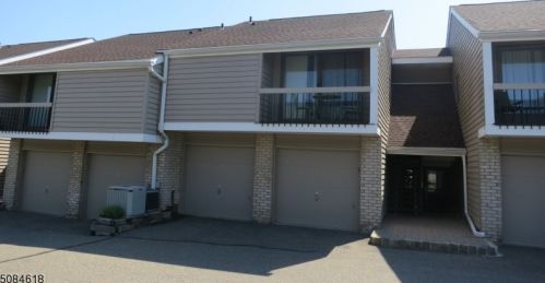 6 Crossway, Clinton NJ  08809-1107 exterior