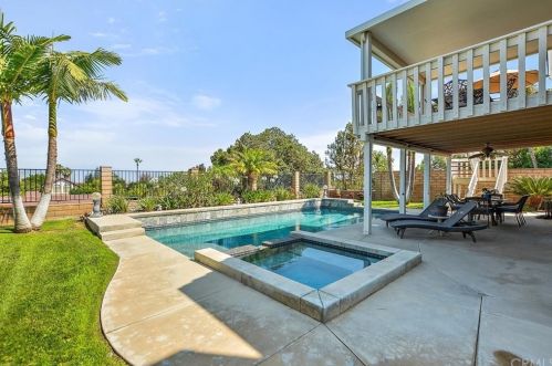 6880 Rycroft Dr, Riverside CA  92506-5317 exterior