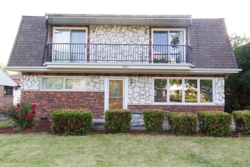 8312 Elmore St, Niles, IL 60714-2416