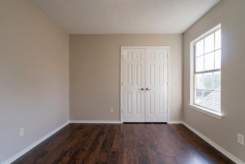 2818 Lk Vly Dr, Garland TX exterior