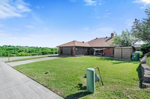 2700 Stain Glass Ct, Carrollton TX  75007-5052 exterior