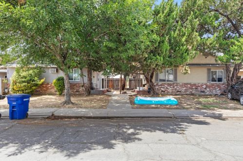 908 Middlecoff Ave, Modesto, CA 95351-3818