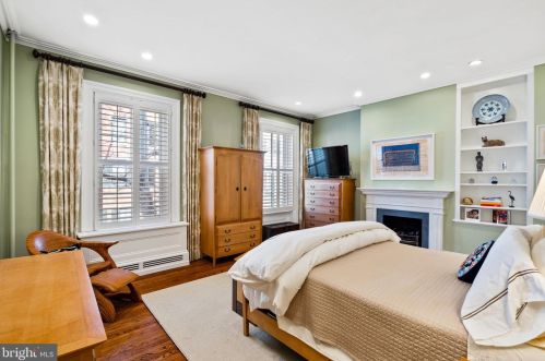 1812 Delancey Pl, Philadelphia PA  19103-6612 exterior