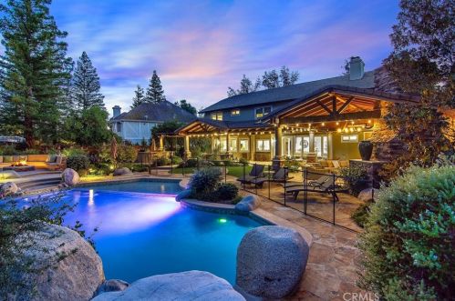 6040 Macadam Ct, Calabasas, CA 91301-1676