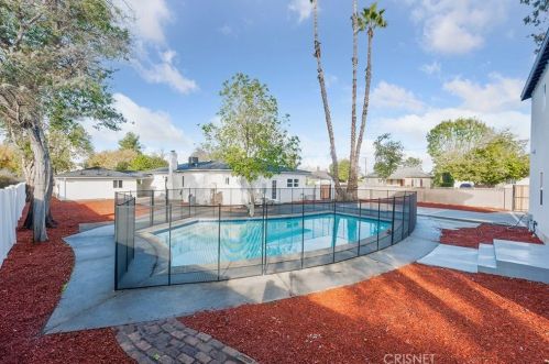 7960 Amestoy Ave, Van Nuys CA  91406-1603 exterior