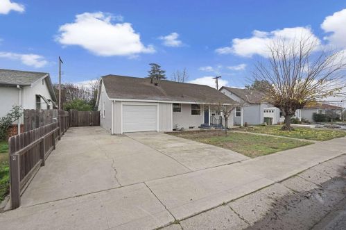 416 Palm Ave, Lodi, CA 95240-1036