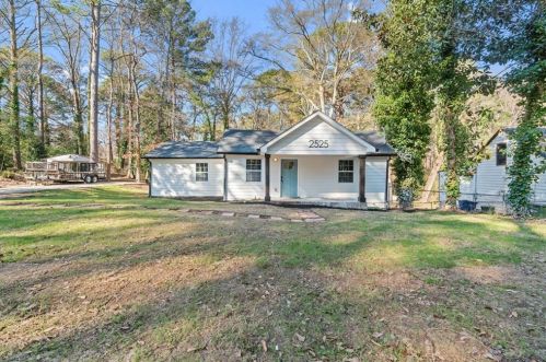 2525 Hood Ave, Atlanta GA  30318-6143 exterior