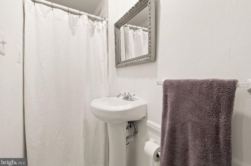 7909 Pebble Brook Ct, Springfield VA  22153-2618 exterior